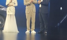 被沈腾问“为何先有车后有车标” 余承东笑答：这个问题挺尴尬 刚批准生效