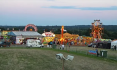 游园惊魂!英国18岁少女长发被卷入滚轮:四分之三头皮遭撕脱