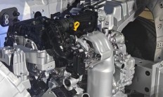 尊界同款发动机，带后轮转向，增程小鹏X9切割展示车曝光