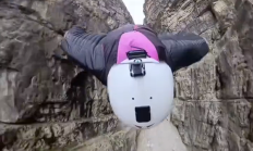 25岁中国翼装飞行者国外挑战时出意外:撞上山壁当场身亡 !