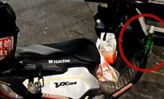 骑手送单路上边骑摩托边喝酒 被抓后称：太累了 我才喝半瓶