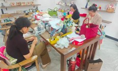 巧手编织幸福生活 市中区垎塔埠街道杨河社区开展手工艺品培训活动