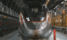 复兴号智能动车组“变脸”爆火 白灯变红灯是什么意思